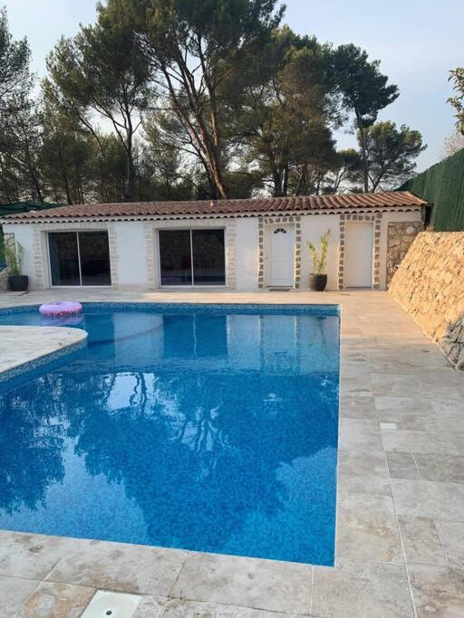 Jolie Maison Avec Vue Sur Piscine Bouc-Bel-Air Ngoại thất bức ảnh