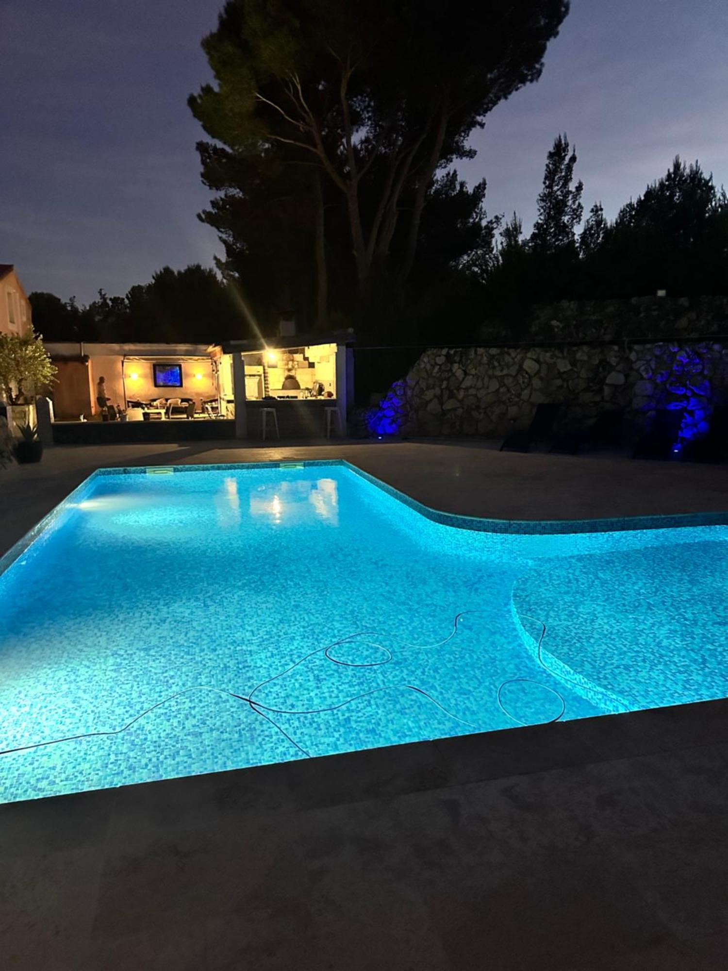 Jolie Maison Avec Vue Sur Piscine Bouc-Bel-Air Ngoại thất bức ảnh