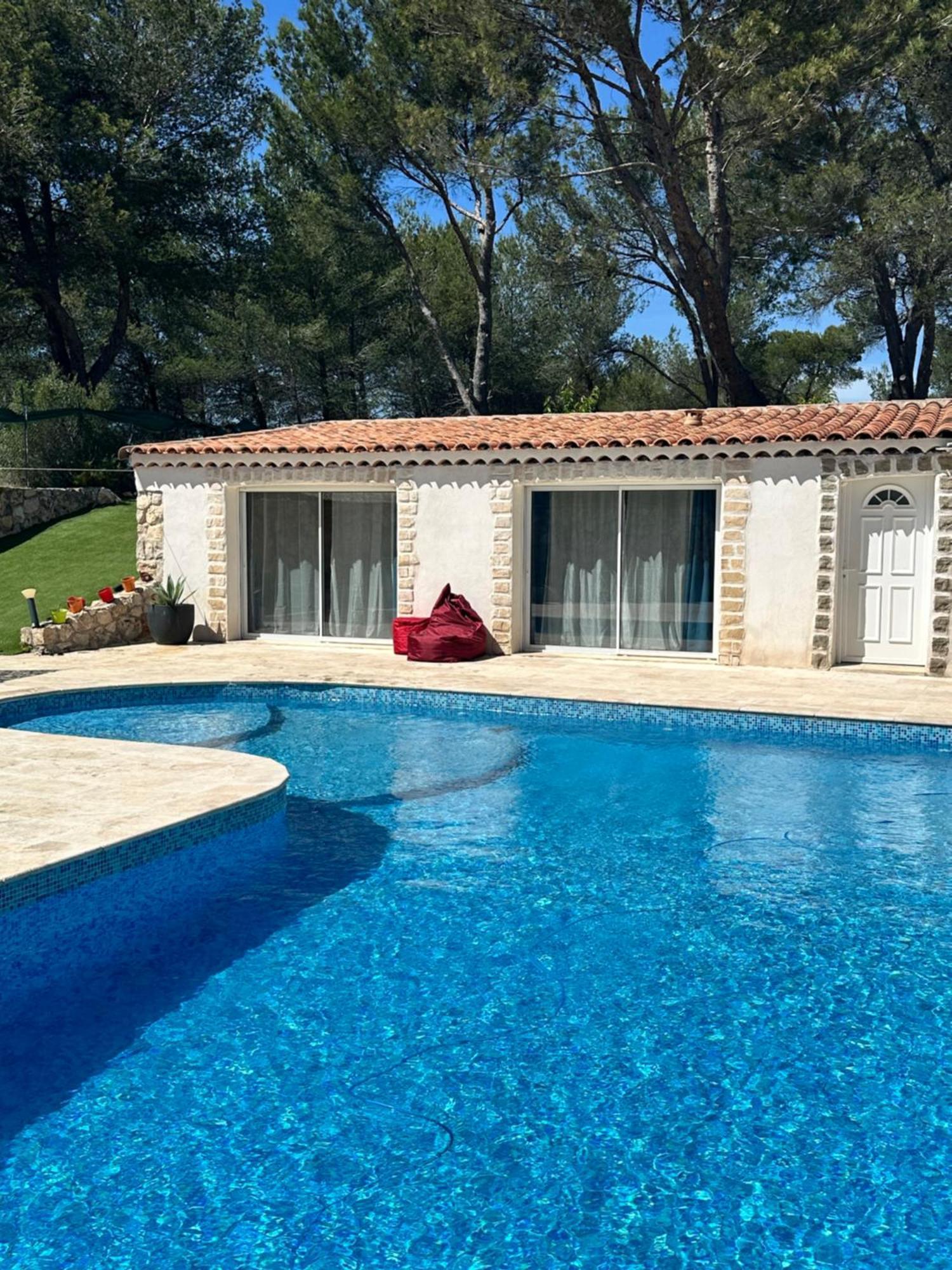 Jolie Maison Avec Vue Sur Piscine Bouc-Bel-Air Ngoại thất bức ảnh